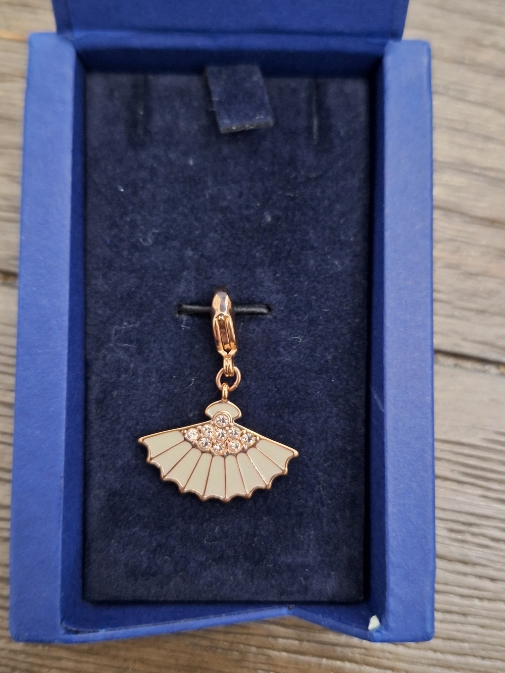 Swarovski Fan Charm Gold Tone Art Theme MPN 1064961 Original Box